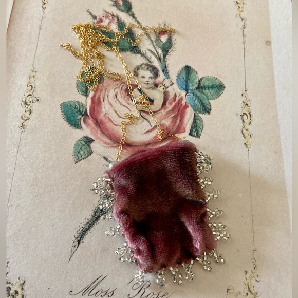 Stunning Velvet Amulet/Pendant Bag Necklace With Delicate Beadwork - OOAK - Picture 12 of 12
